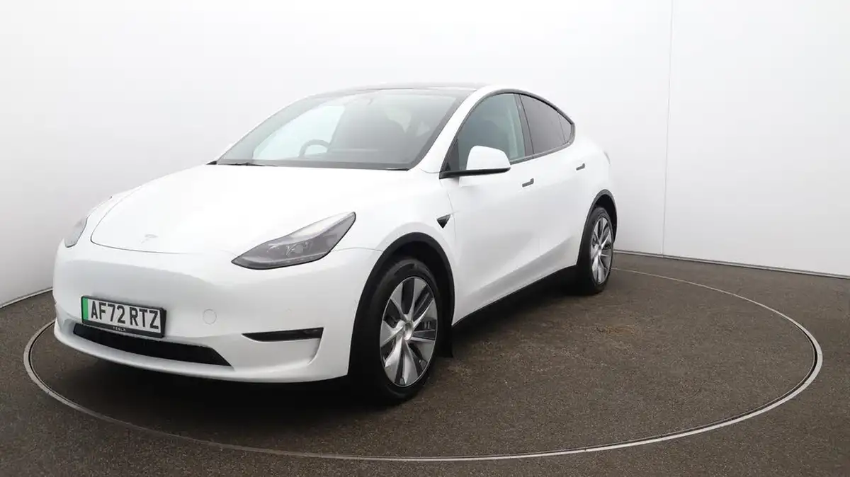 2022-tesla-model-y-e-long-range-big-29
