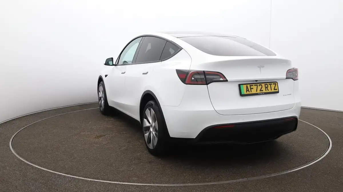 2022-tesla-model-y-e-long-range-big-53