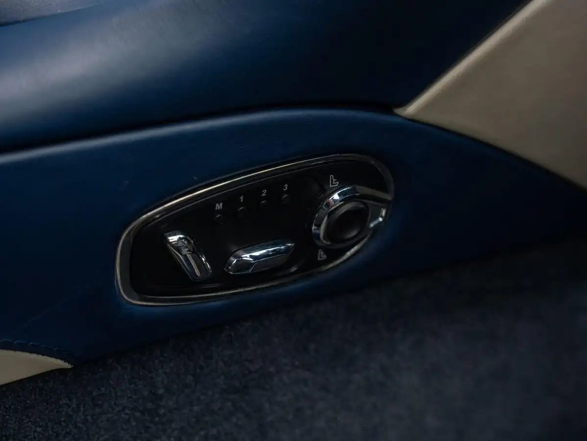 2016-aston-martin-db11-52-v12-big-33