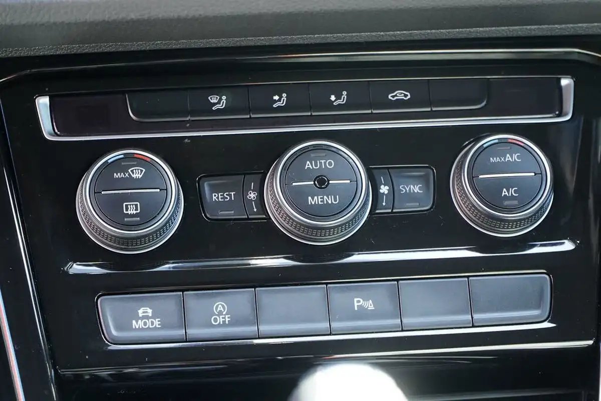 2019-volkswagen-touran-15-tsi-r-line-dsg-big-29