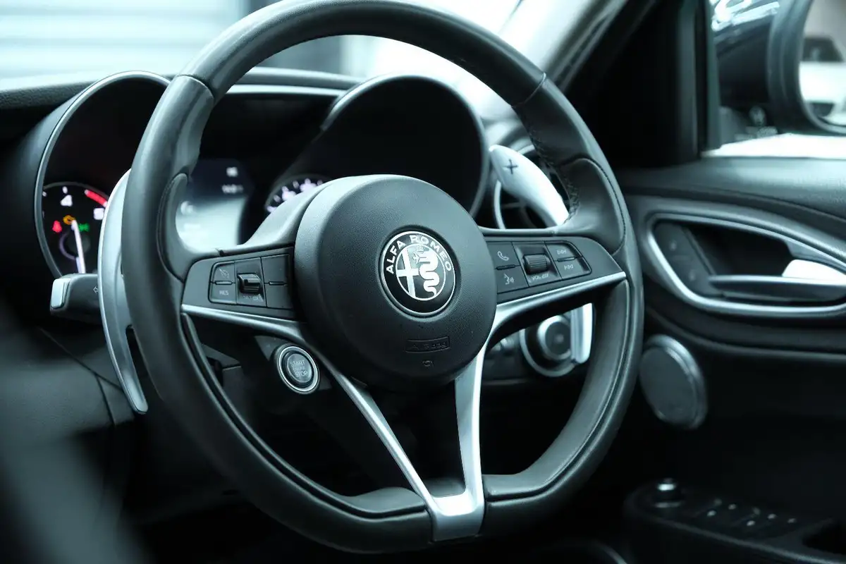 2018-alfa-romeo-giulia-22td-speciale-177bhp-big-3