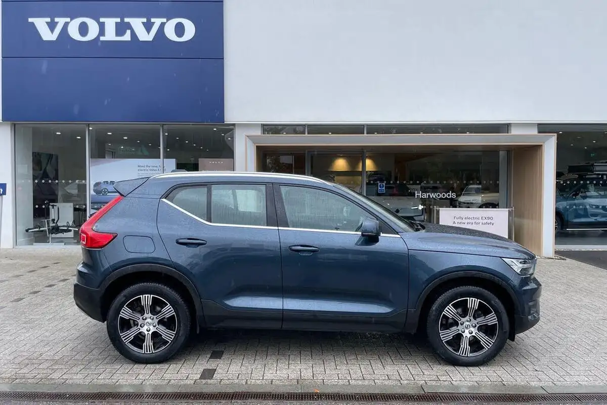 2021-volvo-xc40-15-t3-inscription-161bhp-auto-big-1