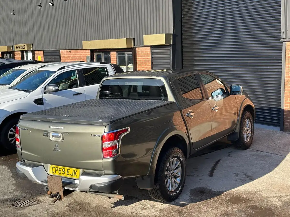 2019-mitsubishi-l200-24di-d-barbarian-eu6-big-21