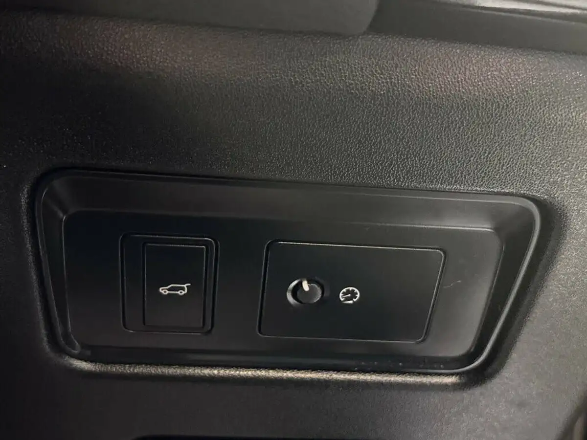 2020-land-rover-discovery-30-sd6-hse-big-33