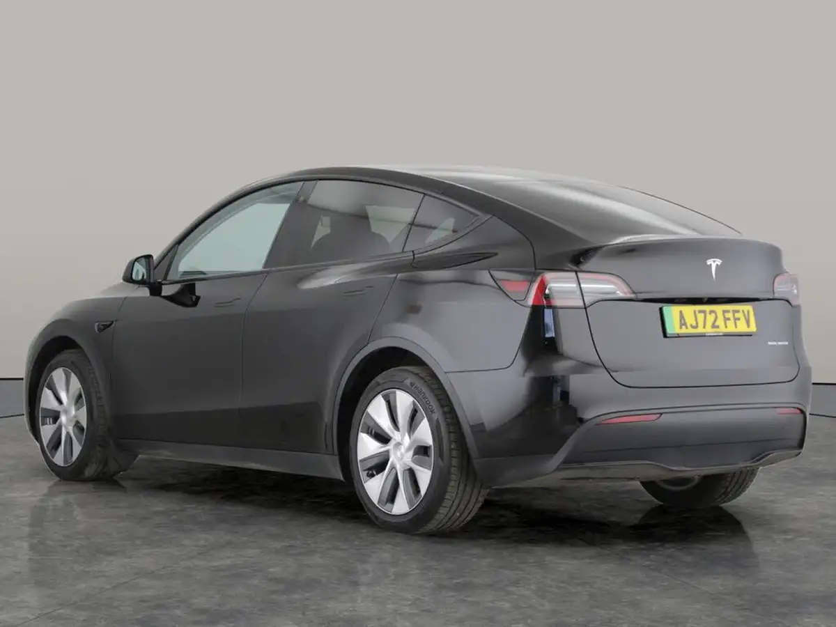 2022-tesla-model-y-e-long-range-big-5