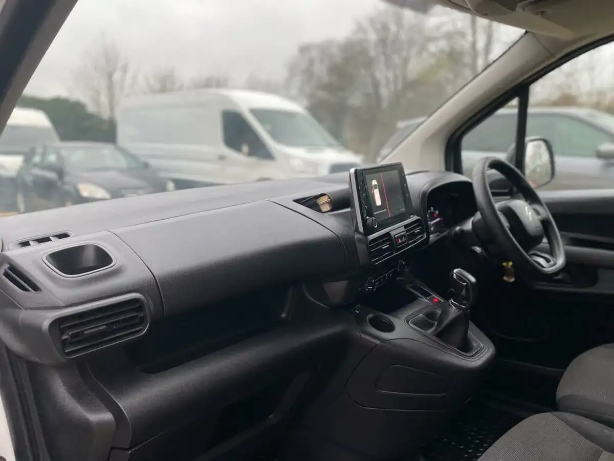 2019-citroen-berlingo-15bluehdi-1000-enterprise-100pseu6dt-e-panel-big-26