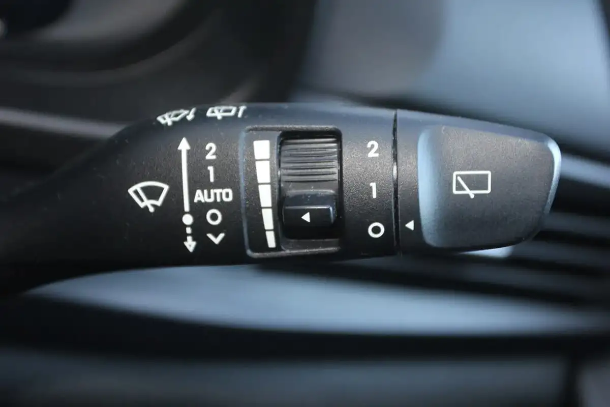 2021-hyundai-i20-10-t-gdi-premium-eclutch-imt-big-23