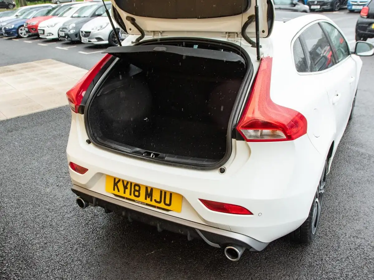 2018-volvo-v40-20td-d3-r-design-pro-big-34