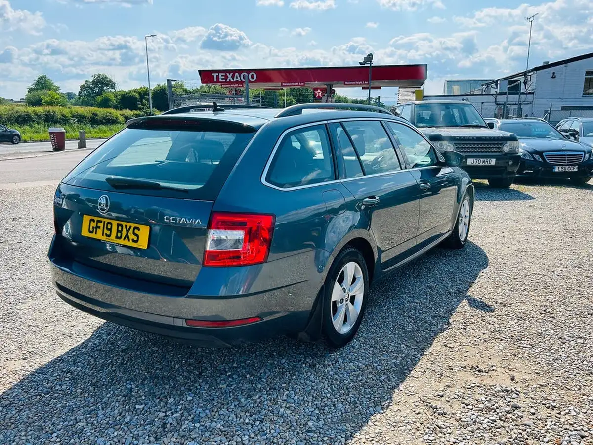 2019-skoda-octavia-16tdi-se-technology-estate-big-8