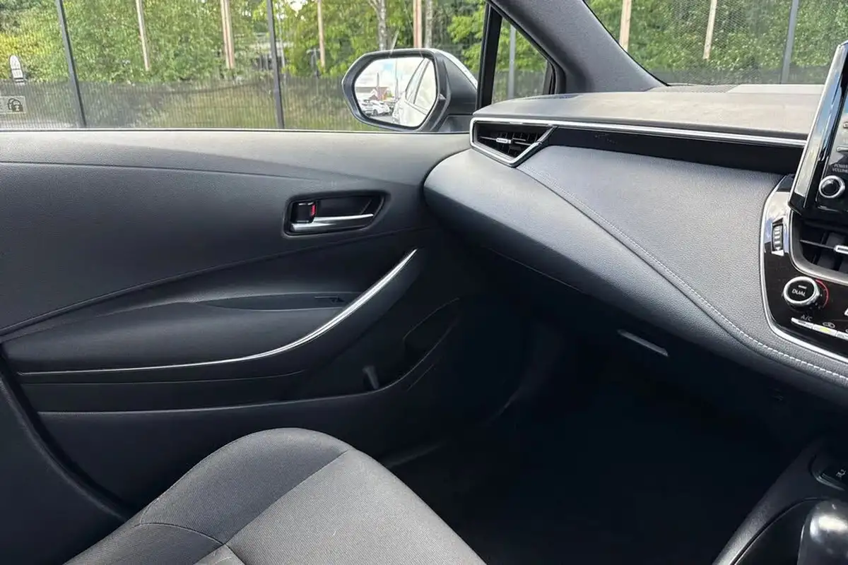 2022-toyota-corolla-18-vvt-i-icon-tech-trk-hatchback-5d-big-38