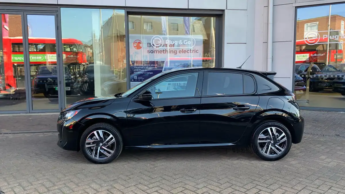 2023-peugeot-208-12-puretech-allure-premium-100ps-eat8-big-5