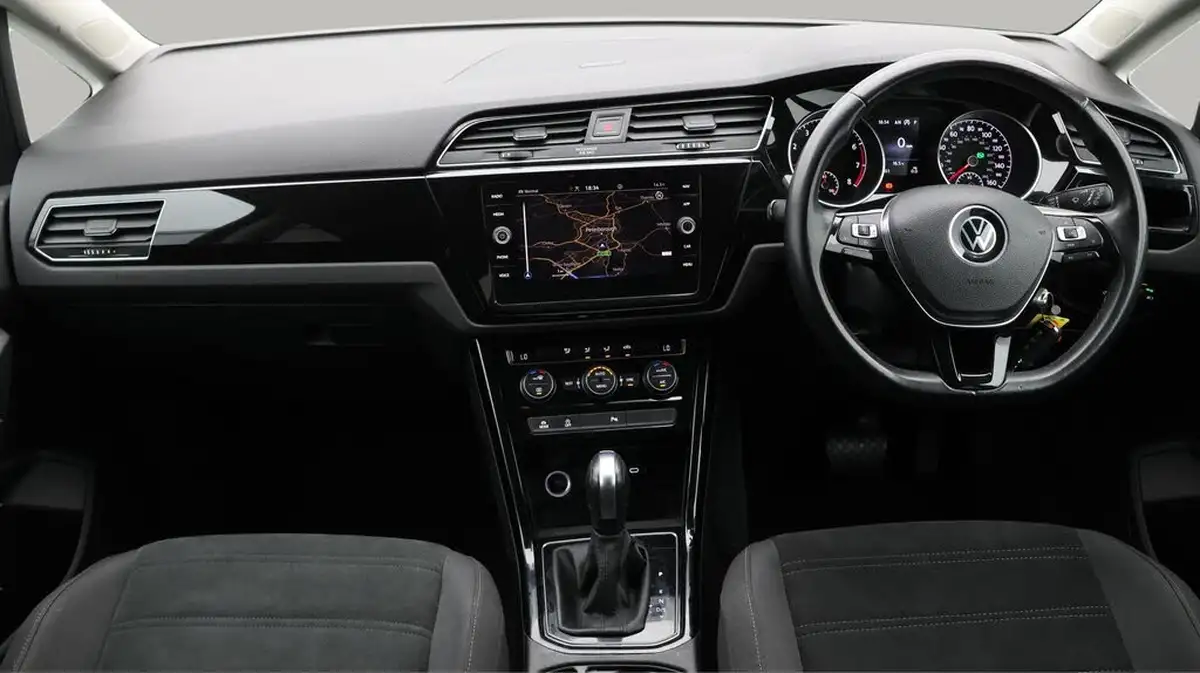 2020-volkswagen-touran-15-tsi-sel-dsg-big-13