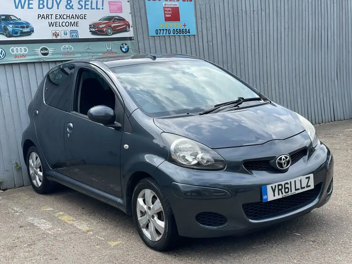 2011-toyota-aygo-10-aygo-go-vvt-i-5d-big-2