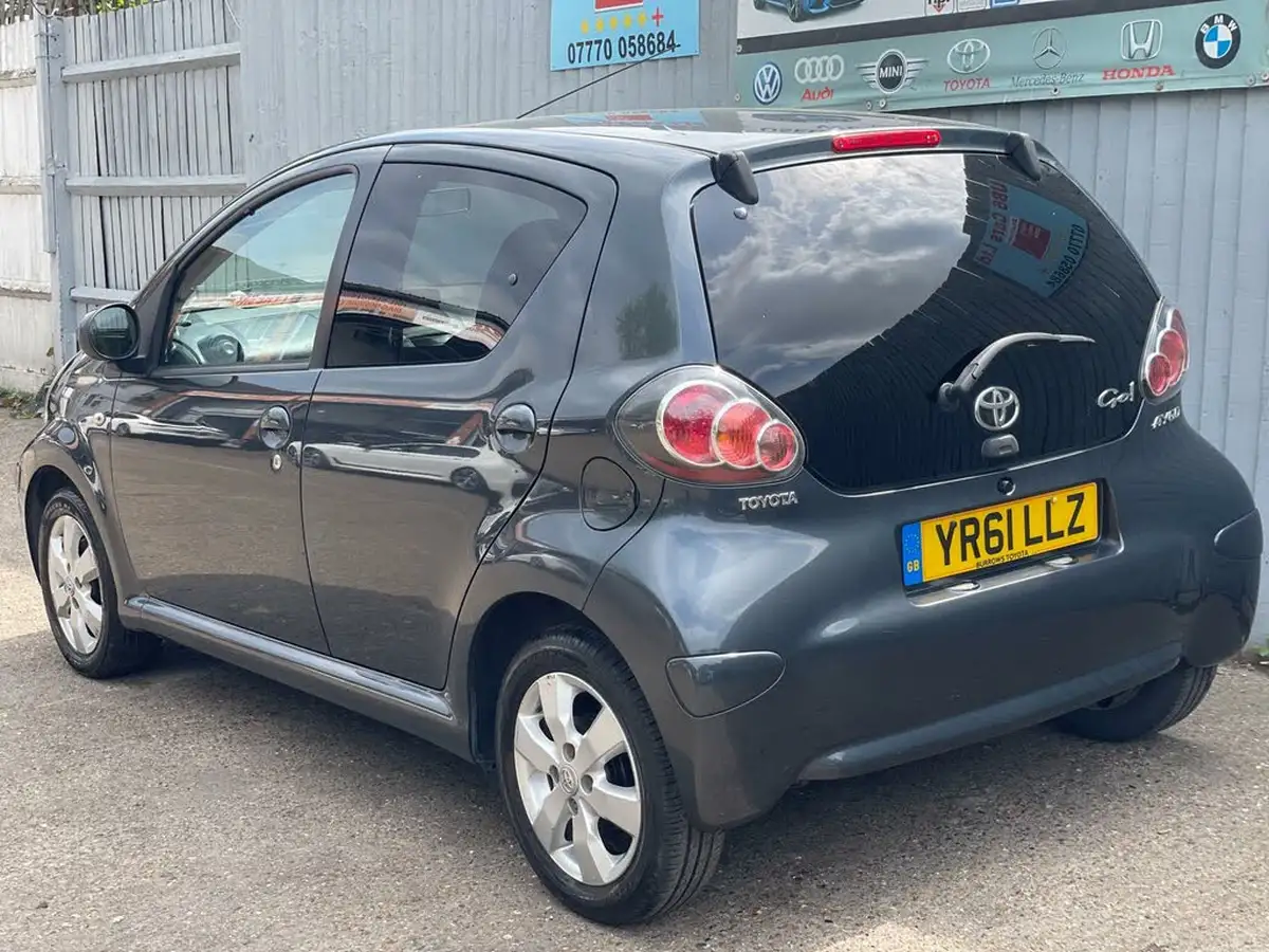 2011-toyota-aygo-10-aygo-go-vvt-i-5d-big-26