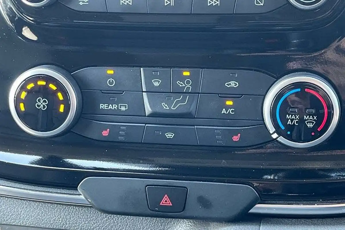 2023-ford-tourneo-custom-big-22