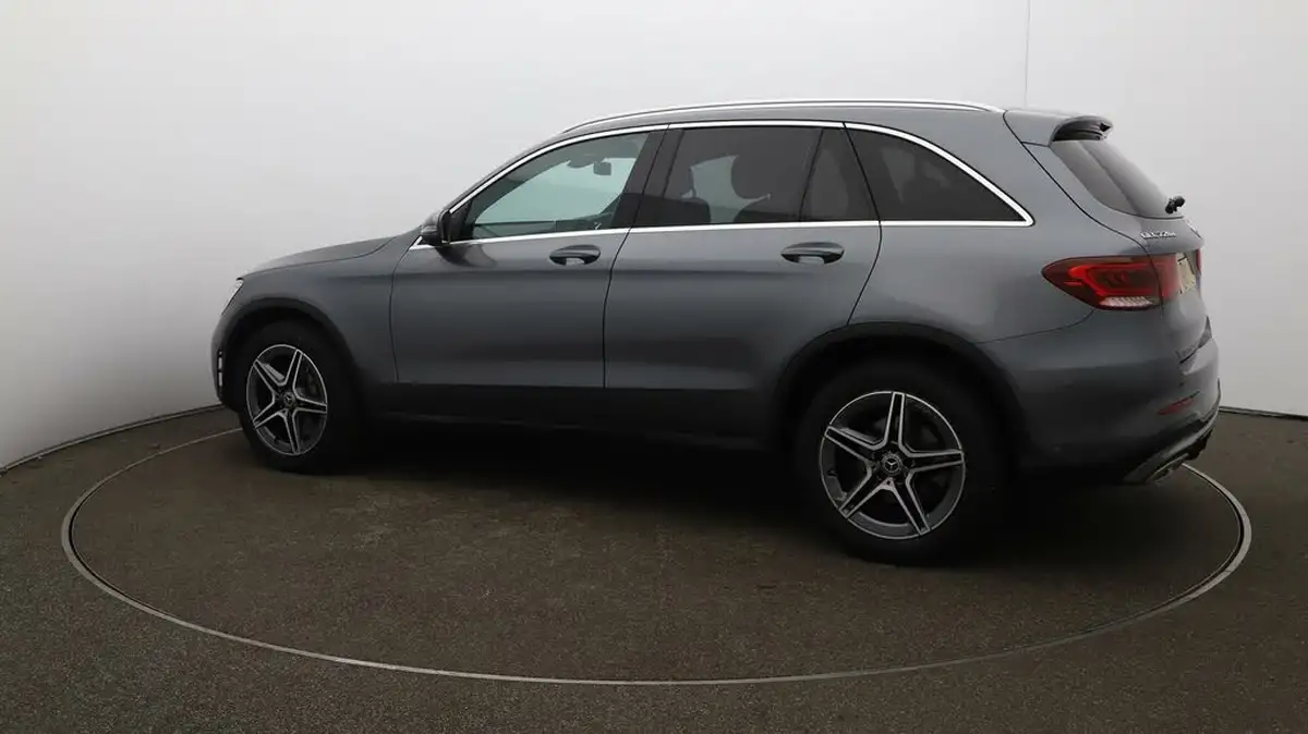 2022-mercedes-benz-glc-class-20d-glc220d-amg-line-195ps-station-wagon-5d-1950cc-4matic-plus-big-46