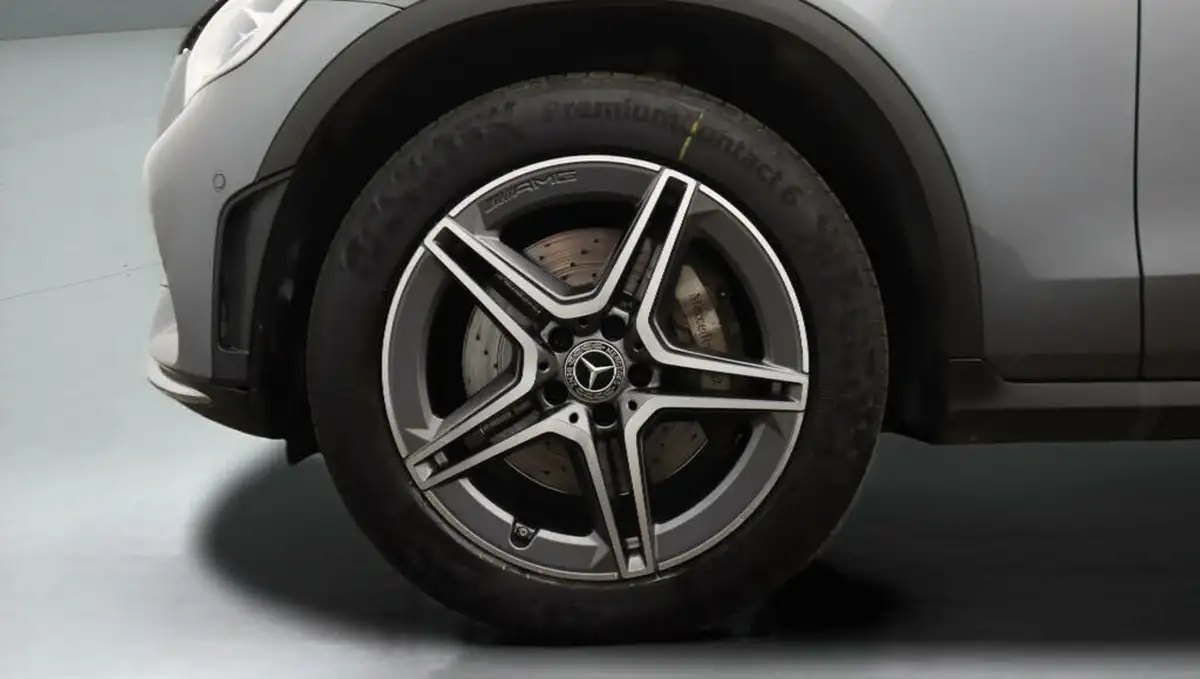2022-mercedes-benz-glc-class-20d-glc220d-amg-line-195ps-station-wagon-5d-1950cc-4matic-plus-big-18