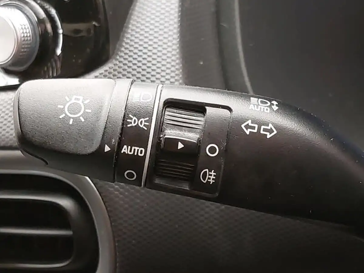 2022-hyundai-kona-e-premium-204ps-64kwh-7kw-obc-big-16