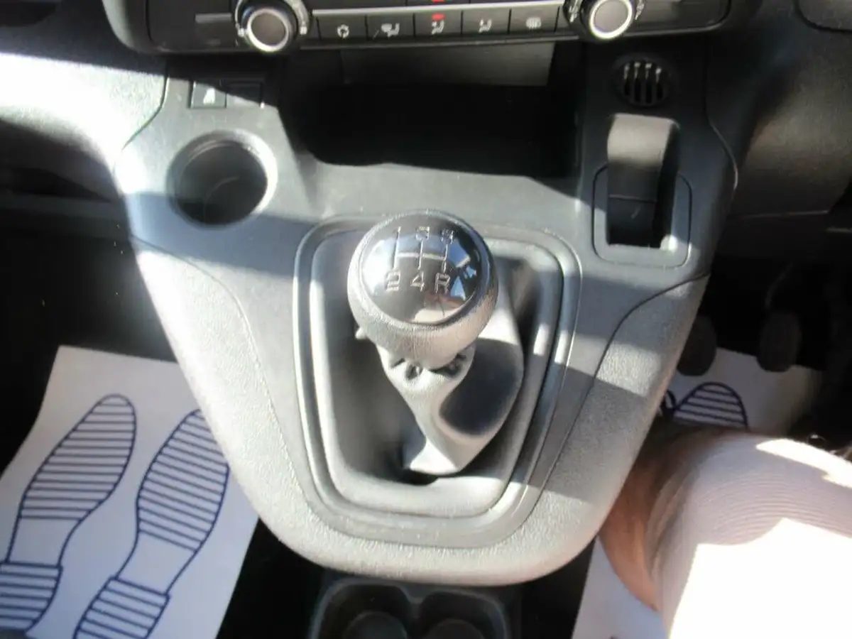 2021-toyota-proace-city-15d-active-75hpeu6dt-e-big-16