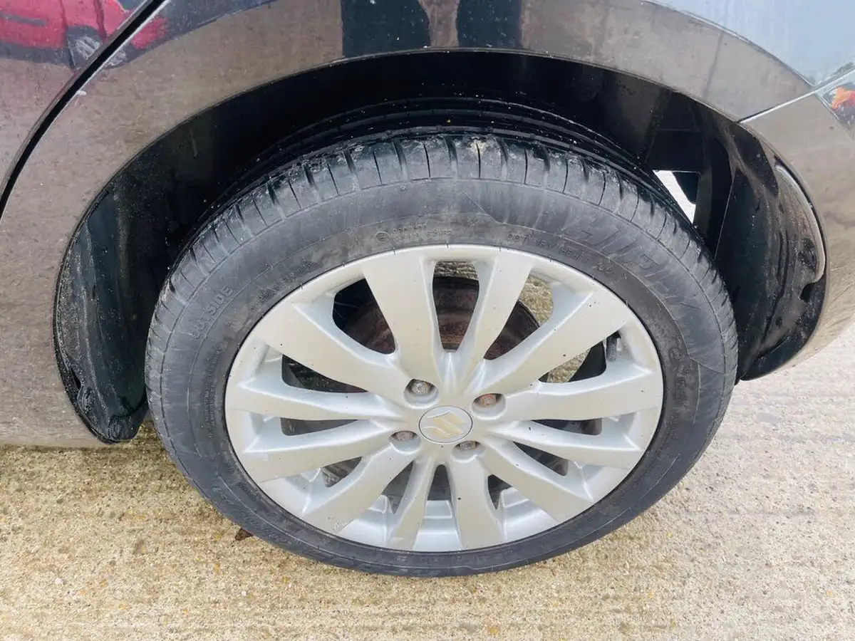 2011-suzuki-swift-12-sz3-5d-big-38
