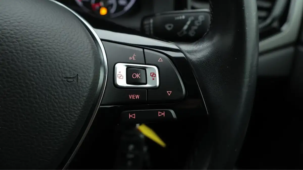 2018-volkswagen-polo-10-tsi-se-big-23