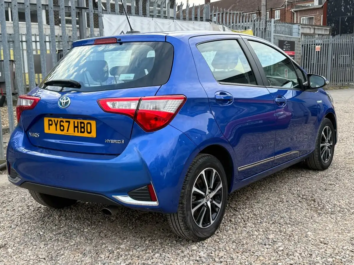 2018-toyota-yaris-15-vvt-i-icon-tech-98bhp-hybrid-1497cc-e-cvt-big-5