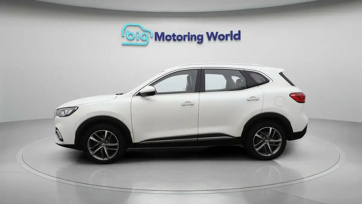 2022-mg-hs-15t-gdi-exclusive-162ps-dct-big-4