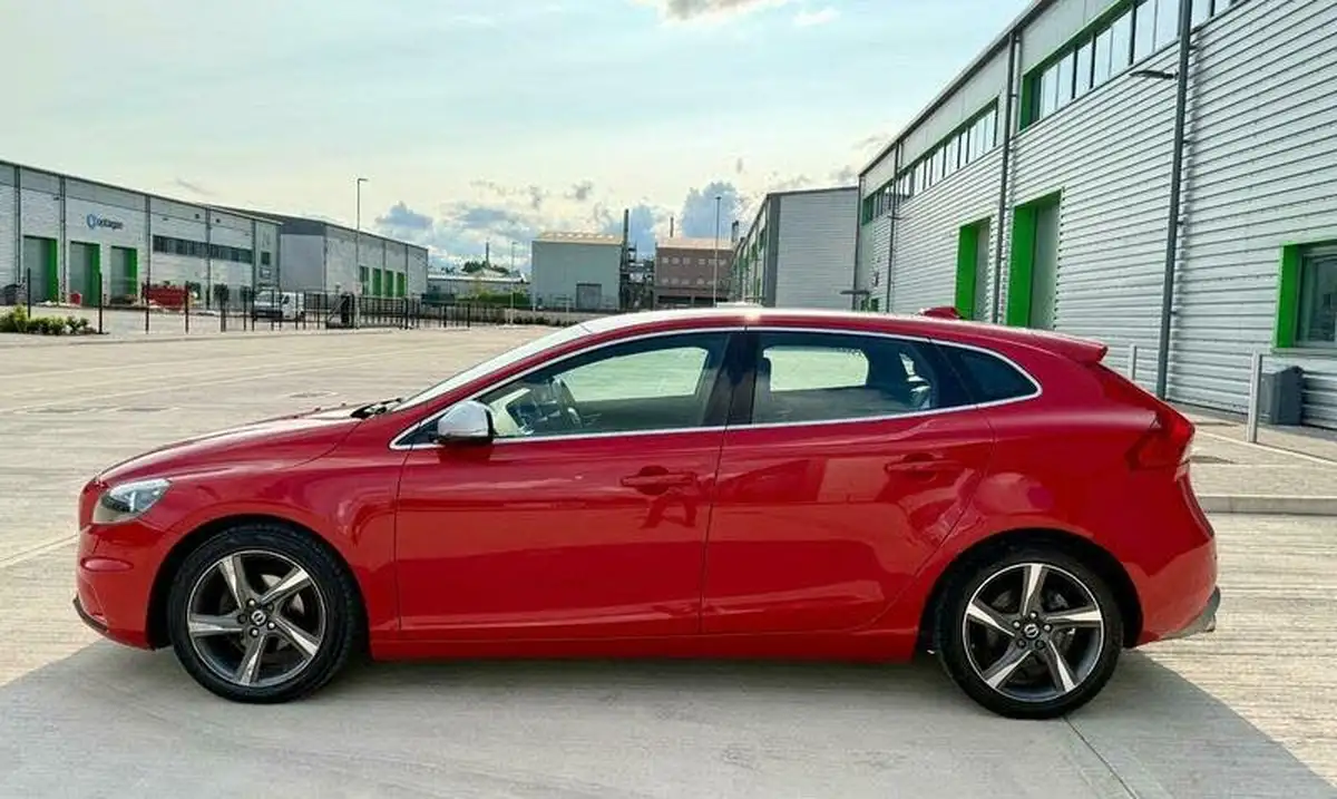 2014-volvo-v40-16td-d2-r-design-nav-big-17