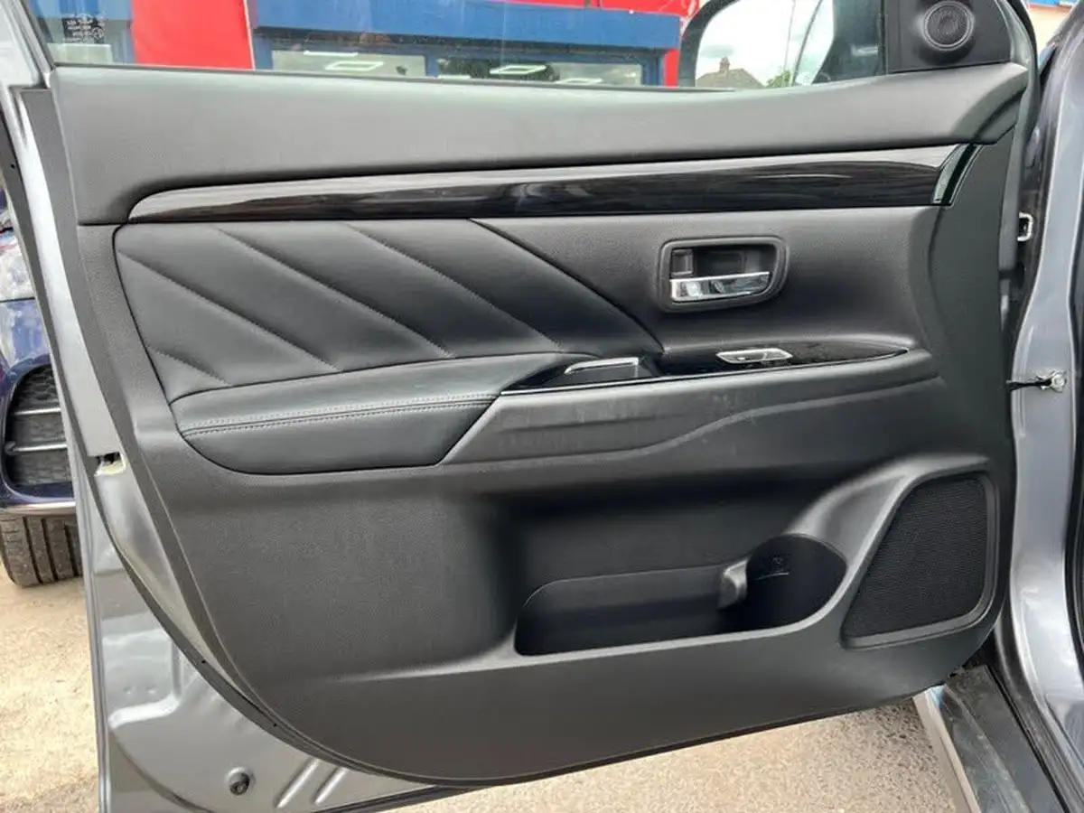 2016-mitsubishi-outlander-20-gx4hs-phev-big-59