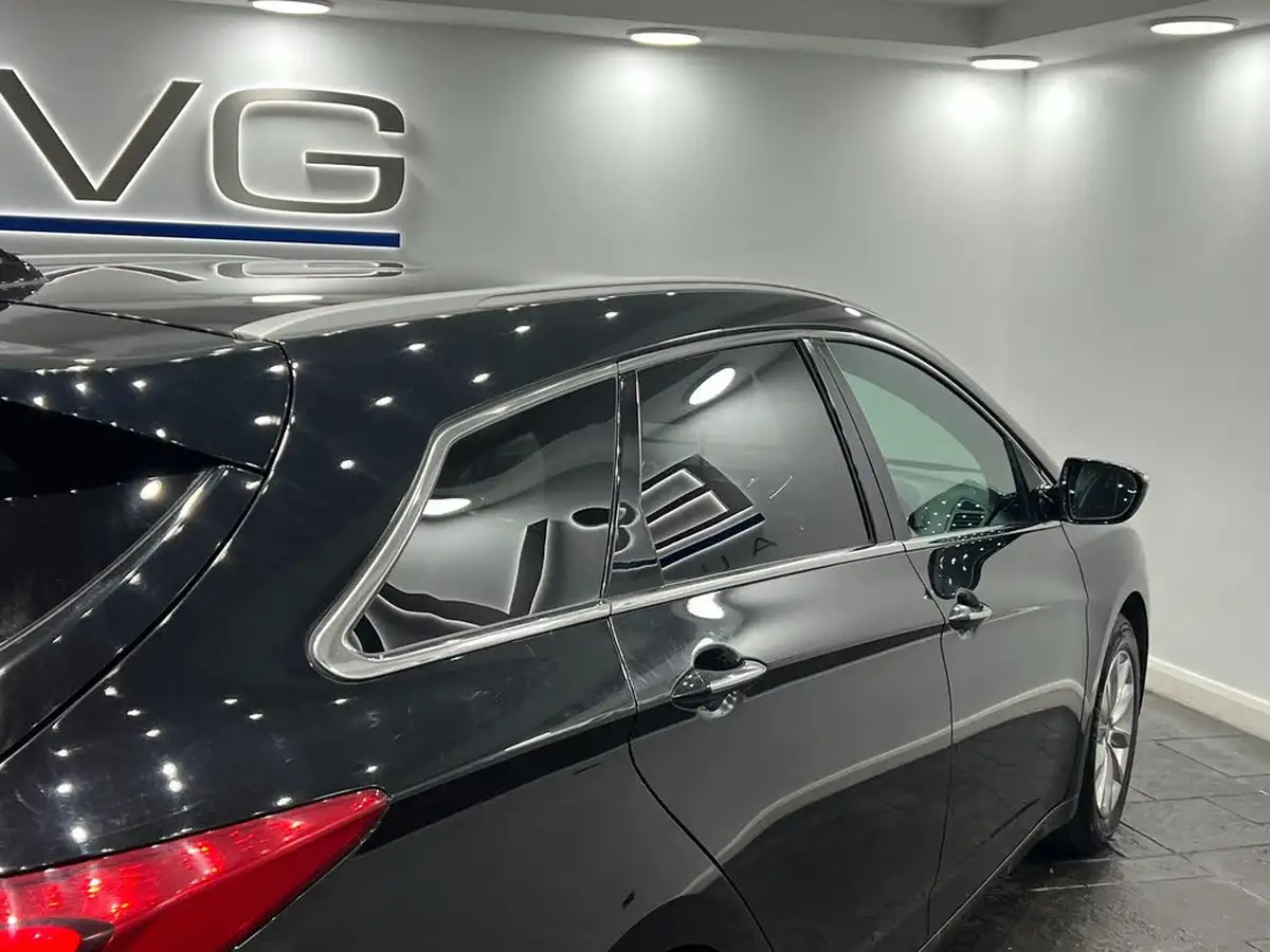 2017-hyundai-i40-17crdi-se-nav-141ps-tourer-5d-big-21