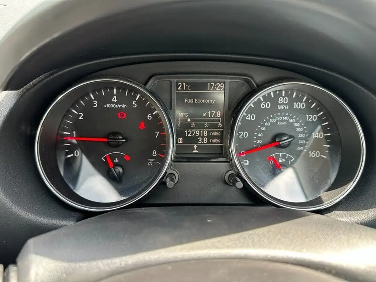 2012-nissan-qashqai-16-acenta-big-22