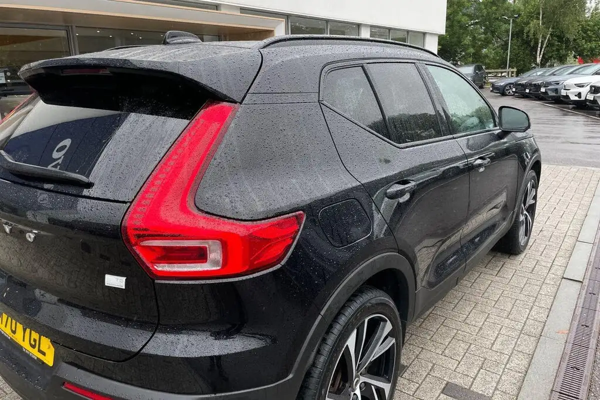 2021-volvo-xc40-15-t5-r-design-pro-262bhp-big-13