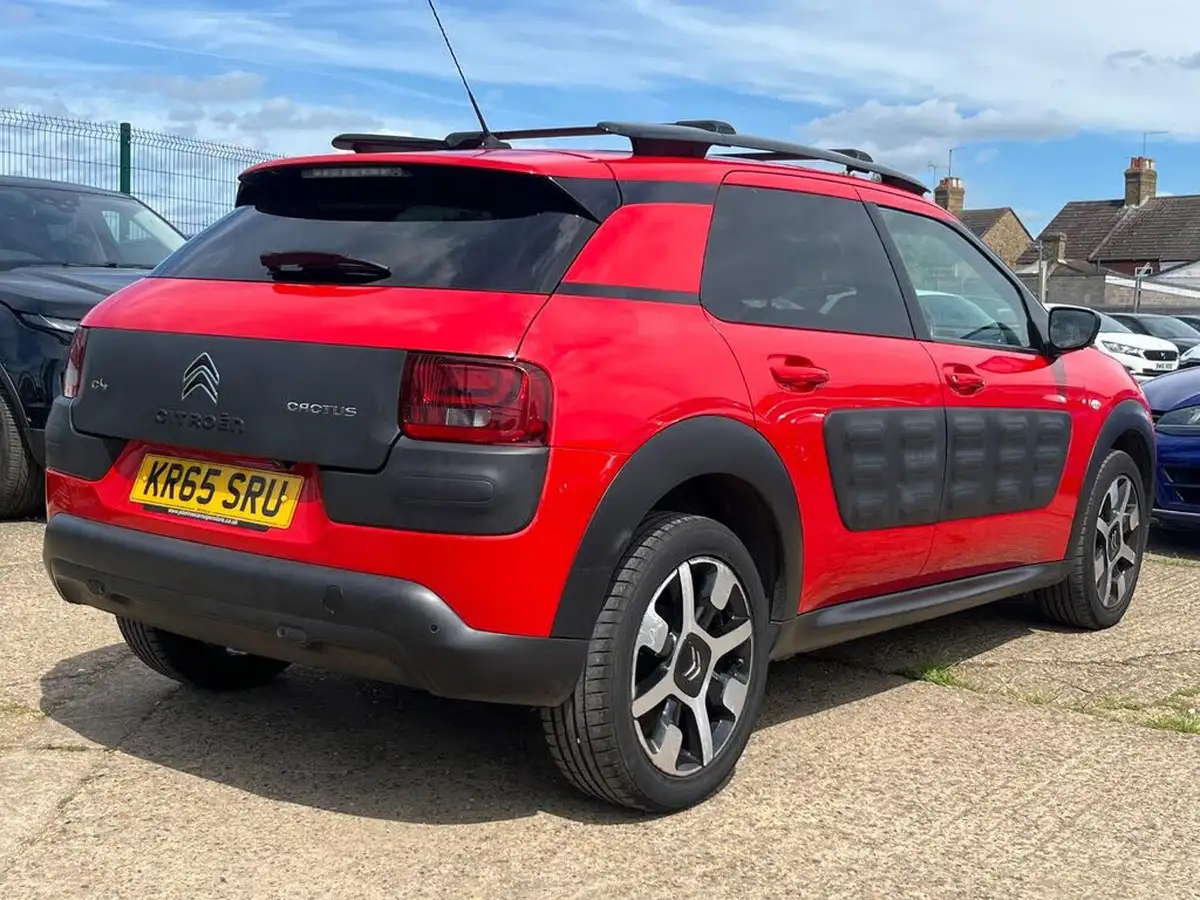 2015-citroen-c4-cactus-16bluehdi-flair-big-3