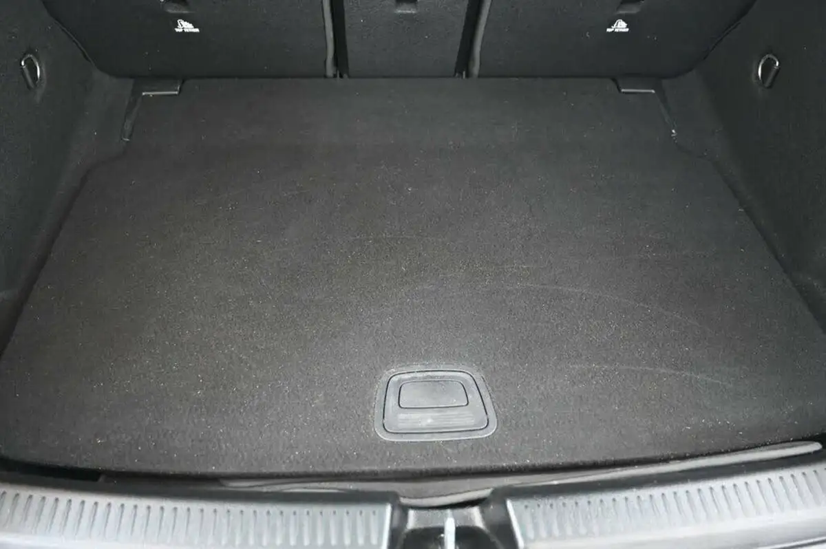 2019-mercedes-benz-a-class-20-a220-amg-line-premium-hatchback-5d-4matic-big-10