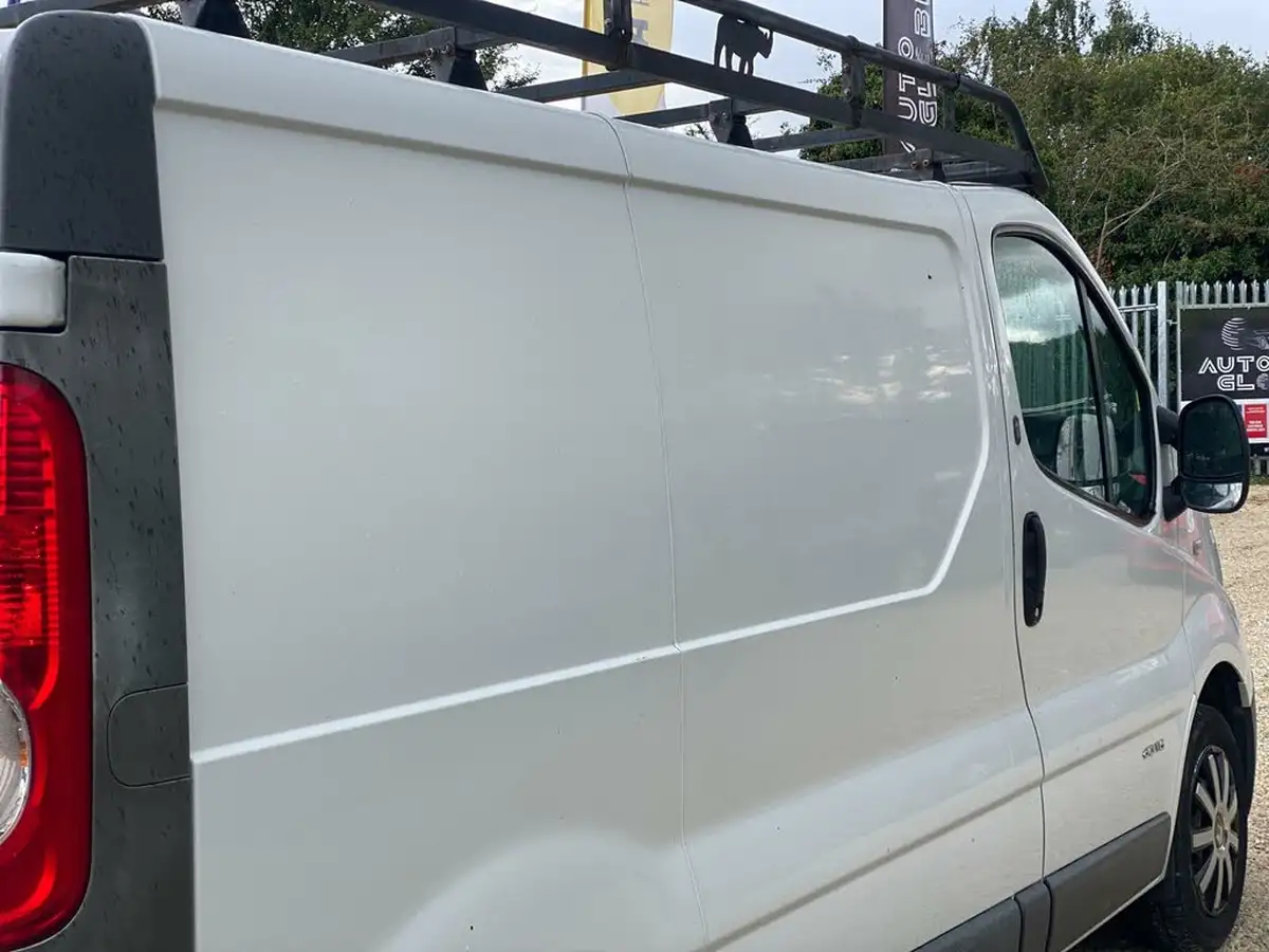 2009-renault-trafic-20td-sl27dci-115-panel-van-big-23
