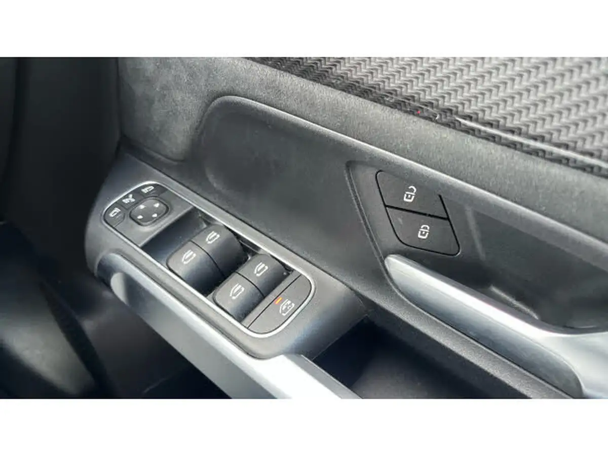 2023-mercedes-benz-glb-class-13-glb200-amg-line-executive-big-26