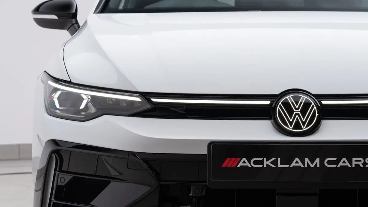 2025-volkswagen-golf-20-tsi-r-black-edition-big-7