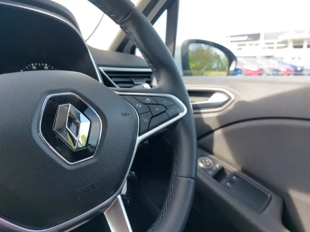 2021-renault-clio-10-sce-play-75bhp-big-18