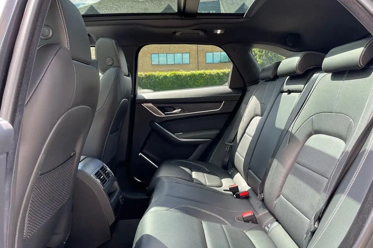 2022-jaguar-f-pace-20-p250-r-dynamic-black-big-37