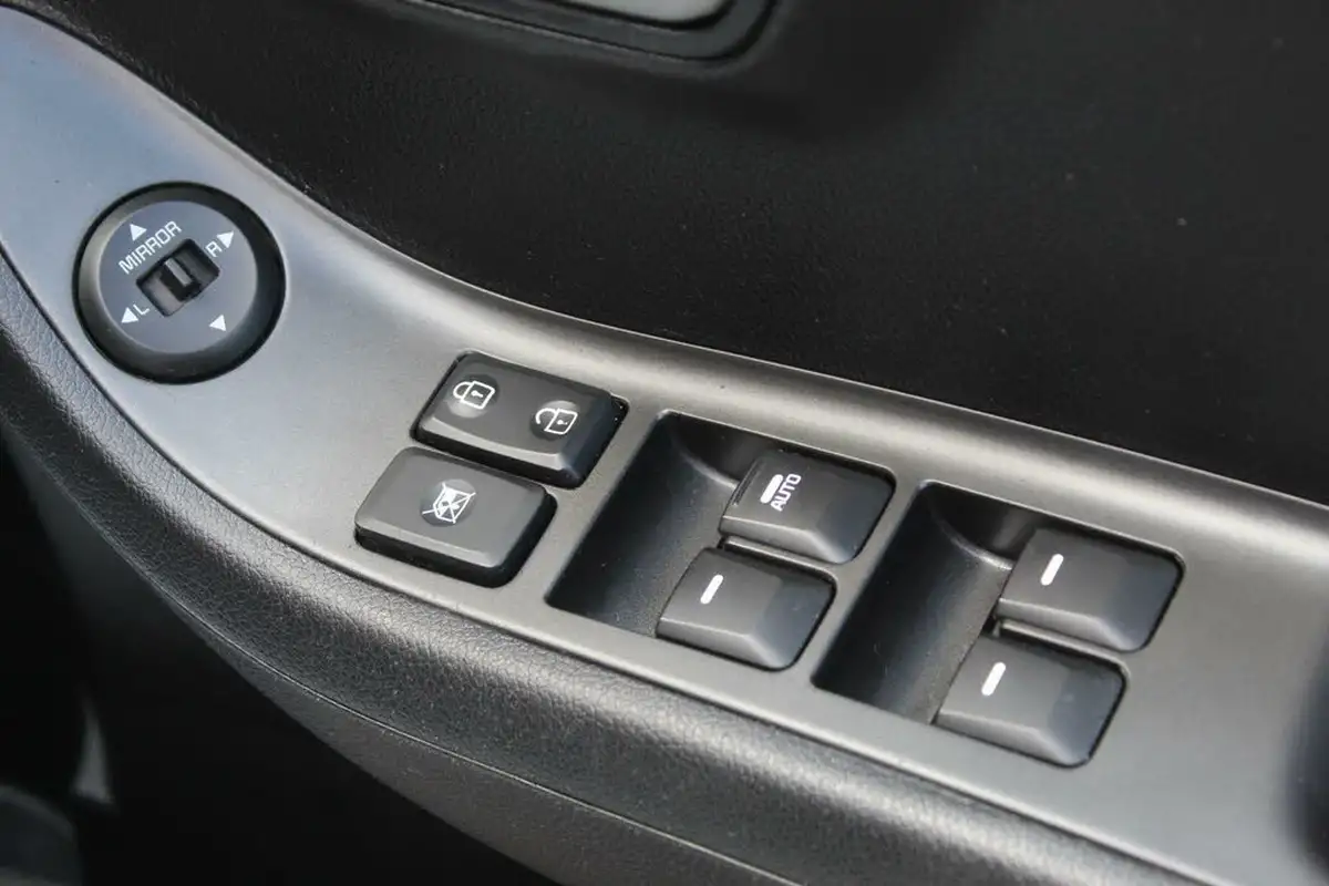 2015-kia-picanto-10-sr7-5d-big-14