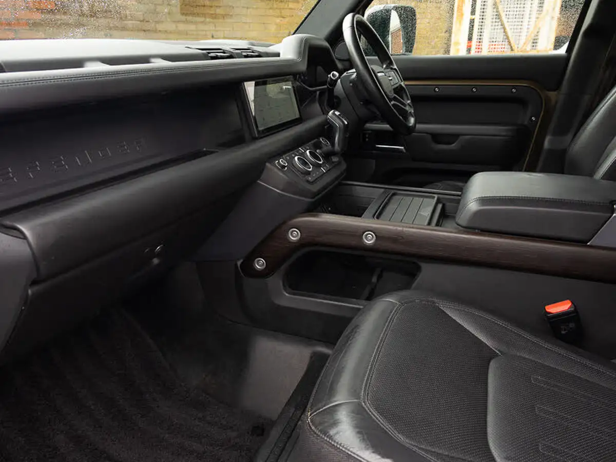 2020-land-rover-110-defender-30-p400-x-110-big-4