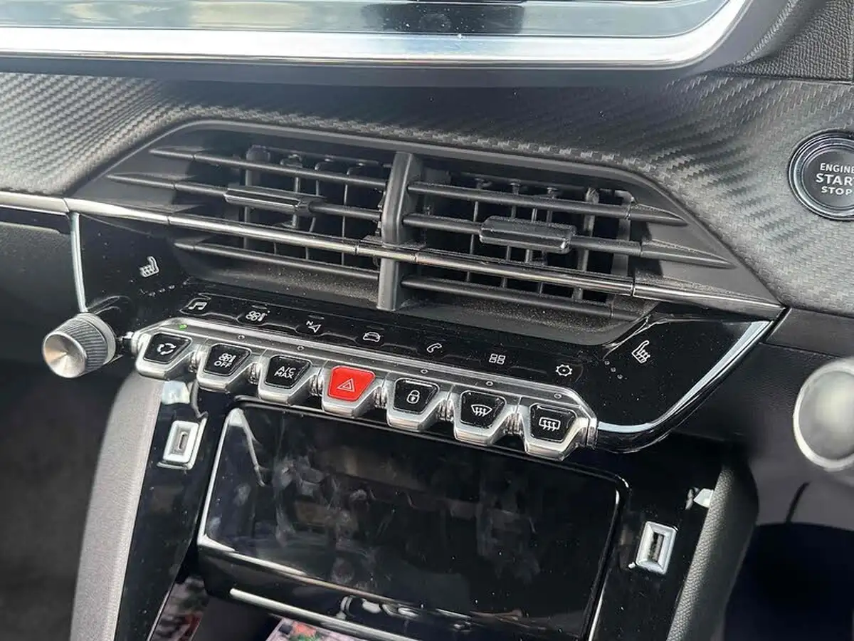 2020-peugeot-2008-suv-12-puretech-gt-line-eat8-big-31
