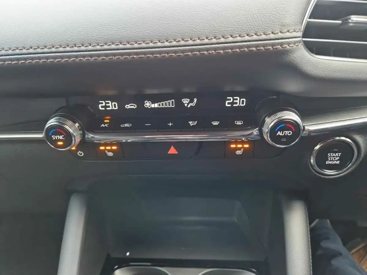 2025-mazda-mazda3-25-e-skyactiv-g-exclusive-line-big-11