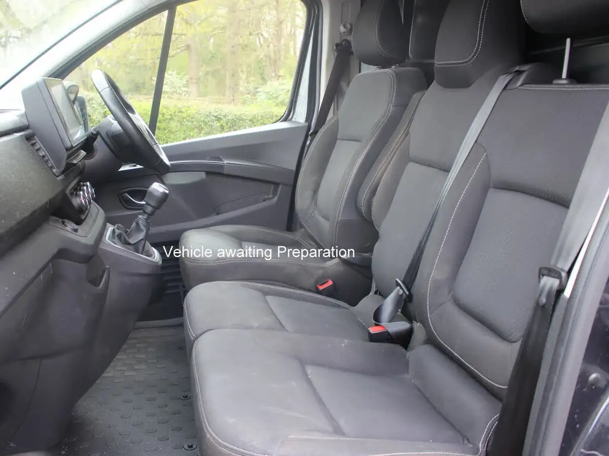 2023-renault-trafic-20dci-sl28-150-sport-big-13