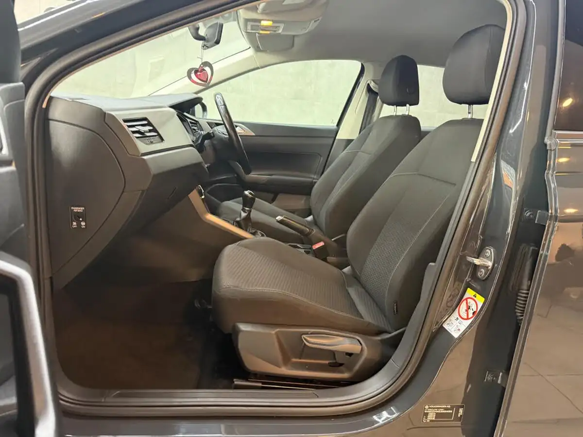 2018-volkswagen-polo-10-se-65ps-big-36