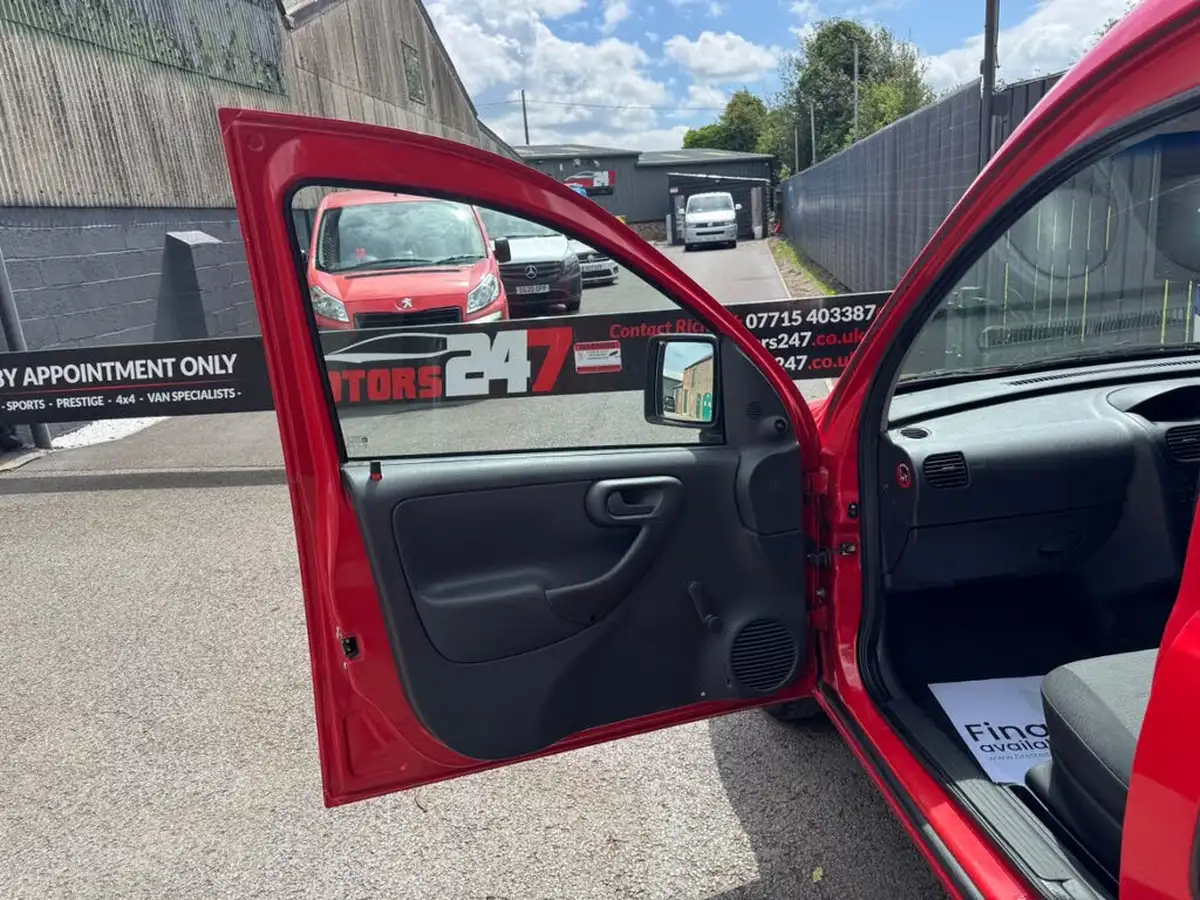 2010-vauxhall-combo-13td-1700-panel-big-15