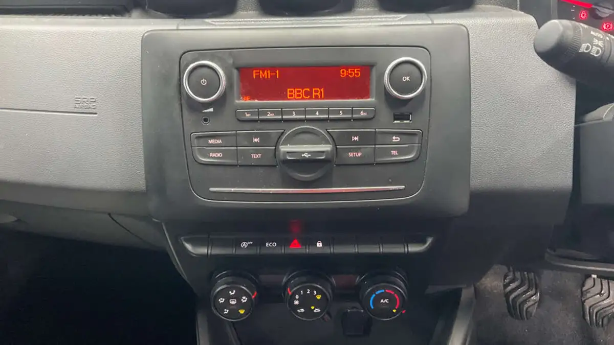 2021-dacia-duster-10-tce-essential-100bhp-ss-station-wagon-5d-big-8