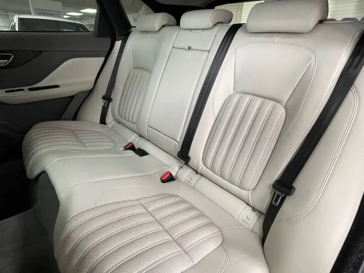 2017-jaguar-f-pace-20-i4d-portfolio-180ps-awd-auto-big-28