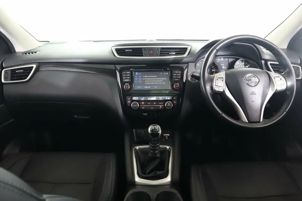 2014-nissan-qashqai-16dci-tekna-4x4-big-20
