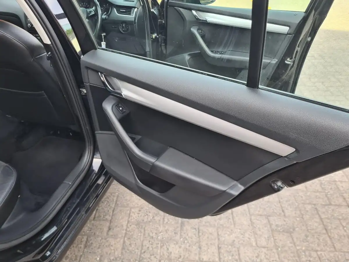 2016-skoda-octavia-20tdi-se-l-estate-big-46